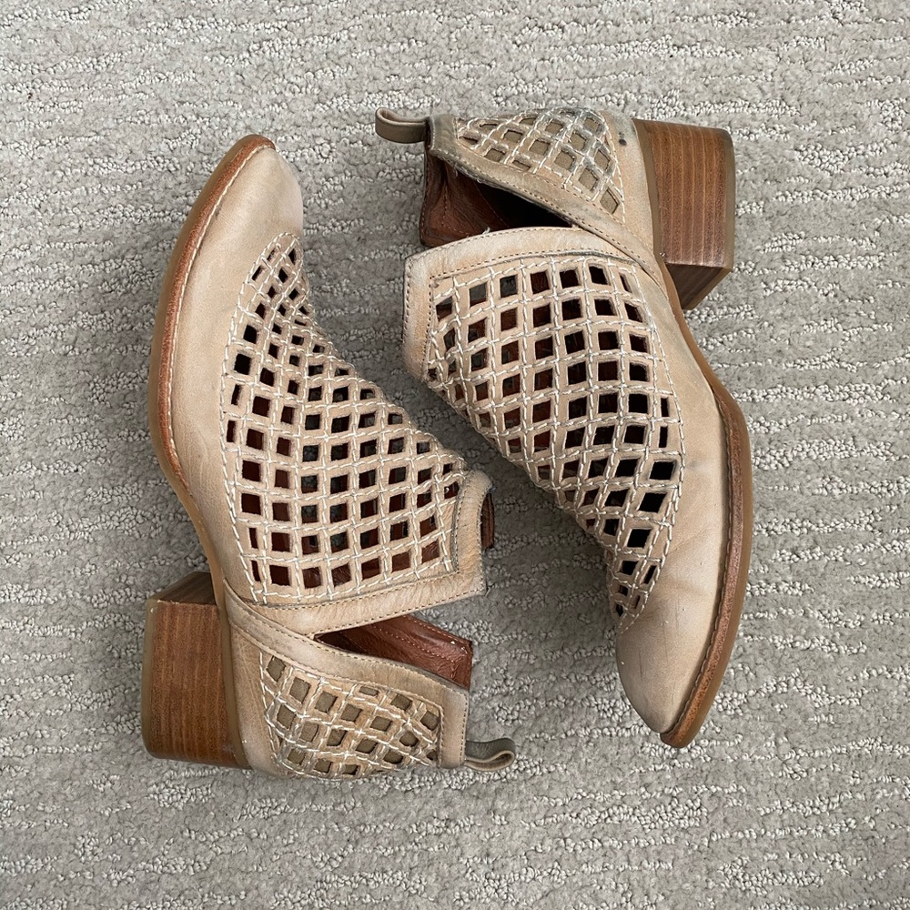 Jeffrey Campbell taggart cut out booties